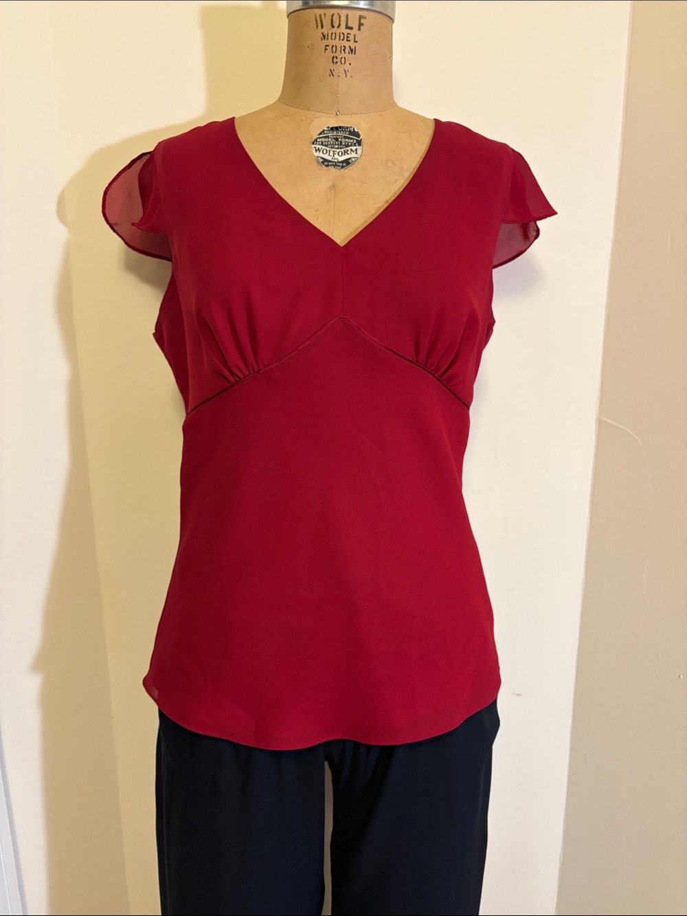 Ann Taylor Red V-Neck Flutter Sleeve Women's Top